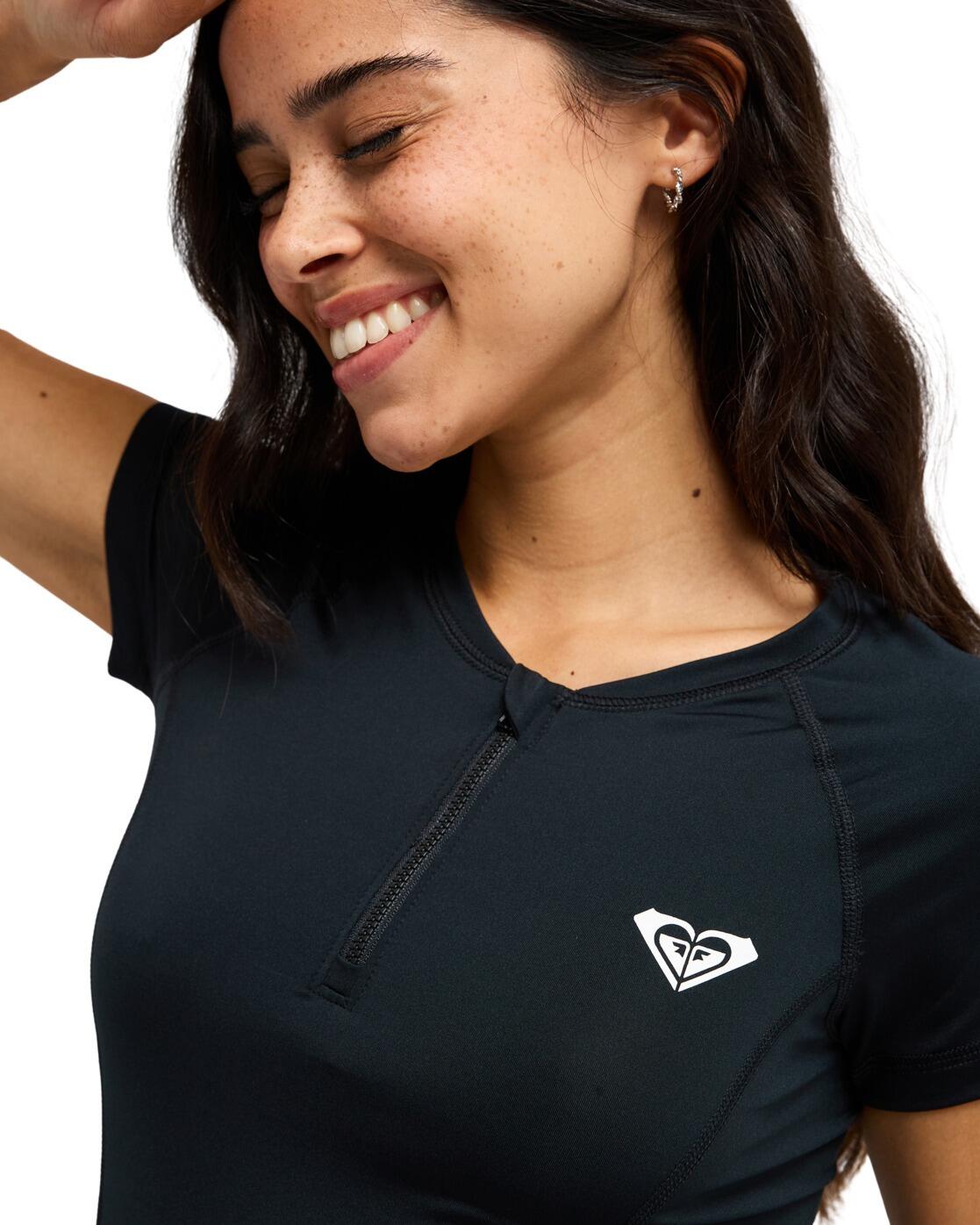 Camiseta de manga corta con media cremallera ESSENTIALS Negro Mujer 4/4
