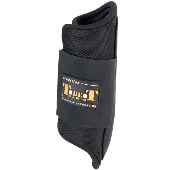 Self-moulding horse gaiters with thermoformed shell T de T
