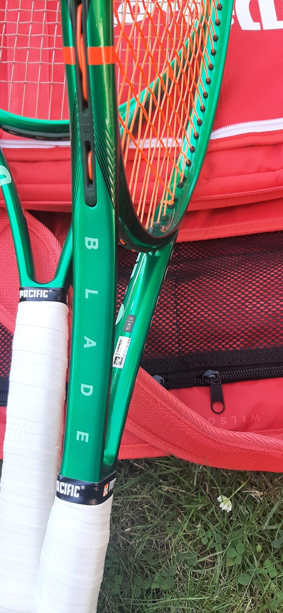 Tussen Particulieren - Wilson Blade 100 V10-racket(s) (300 g) met grip 3 3/5