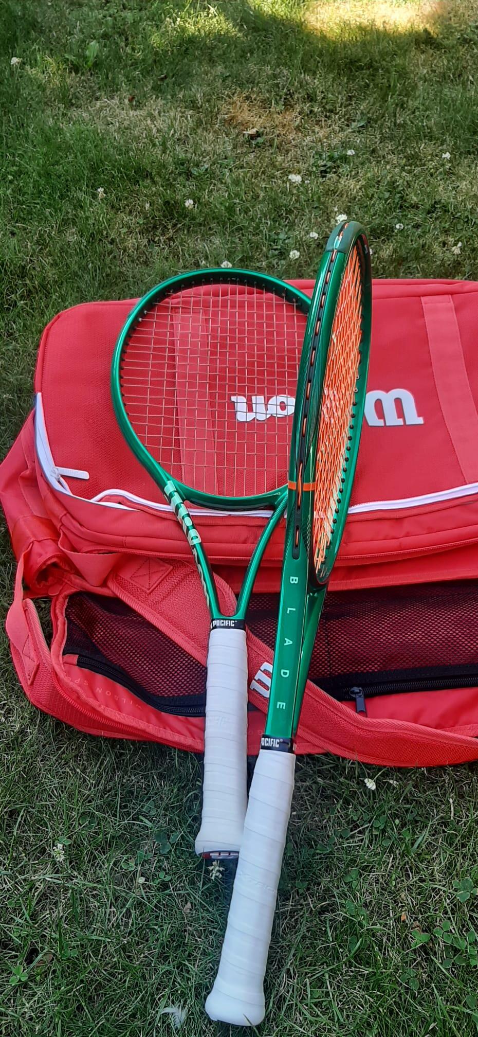 Tussen Particulieren - Wilson Blade 100 V10-racket(s) (300 g) met grip 3 2/5