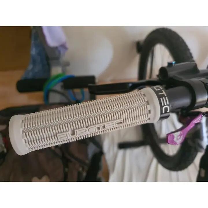 Puños Burgtec Bartender Pro Minnaar Single Lock-On Gris 4/4