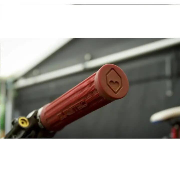 Puños Burgtec Bartender Pro Minnaar Single Lock-On Rojo 3/6
