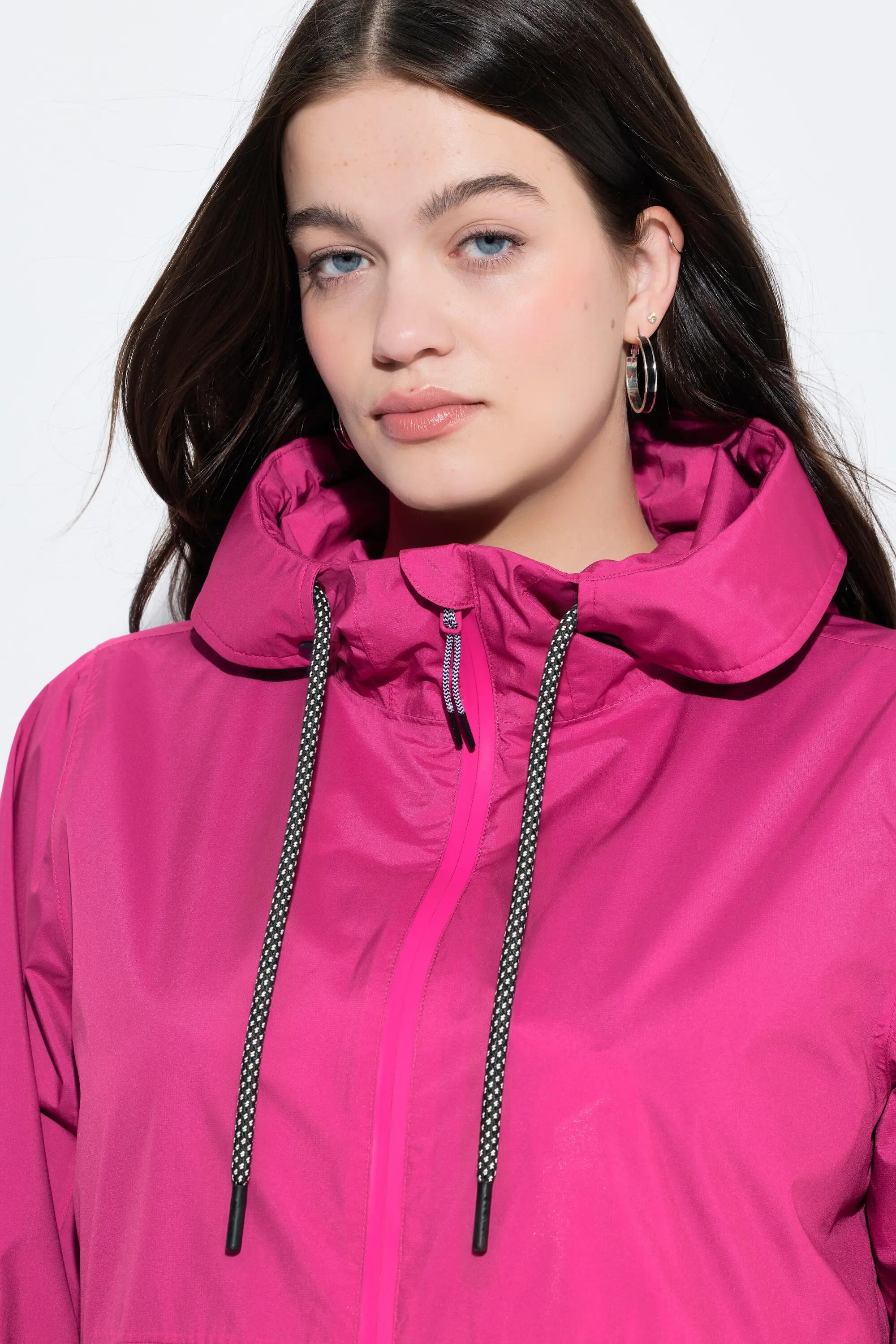 Femme Veste technique HYPRAR à capuche matière imperméable et légère 12/13