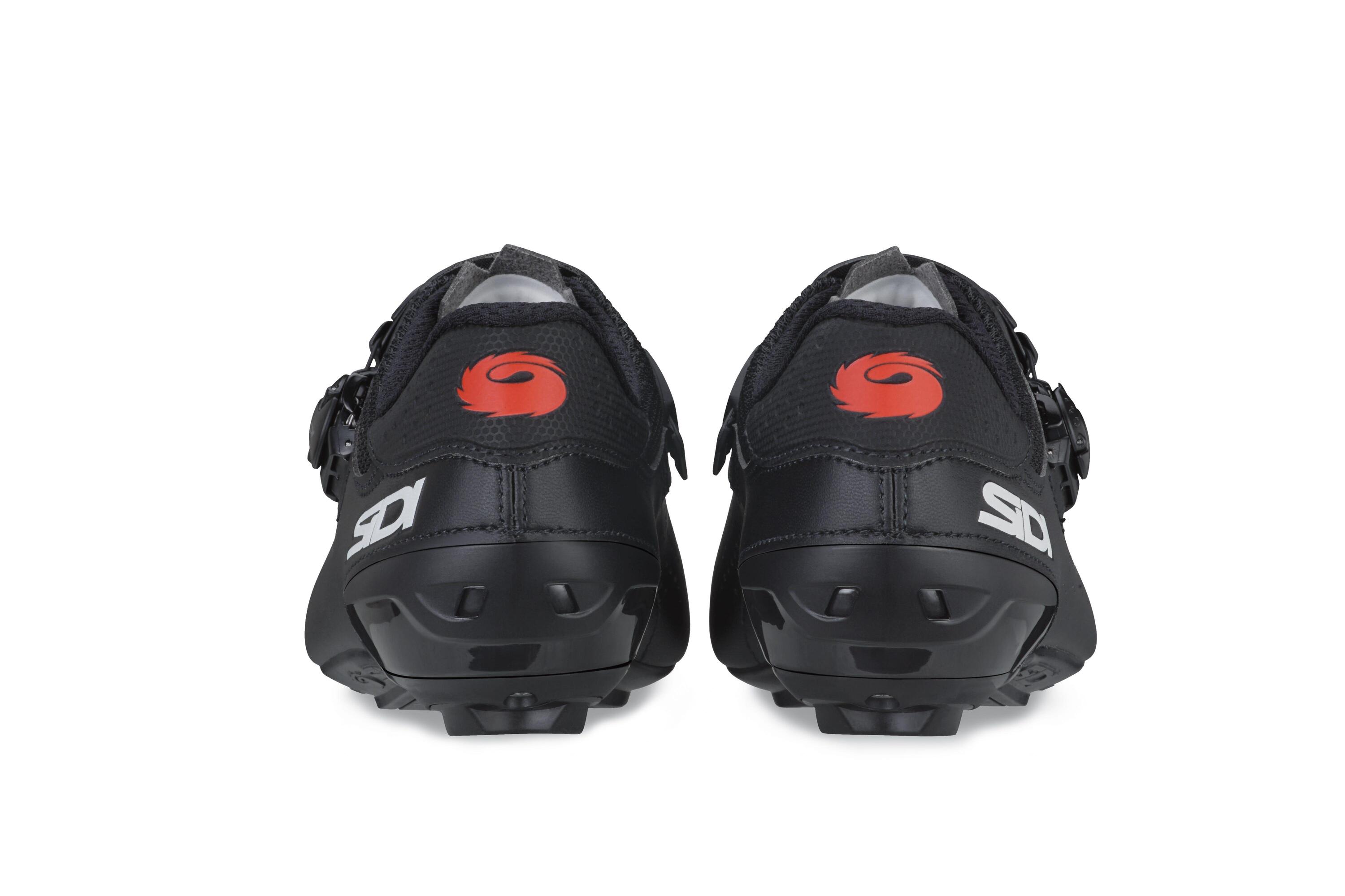 GENUIS 10 MEGA schwarze Schuhe 4/6