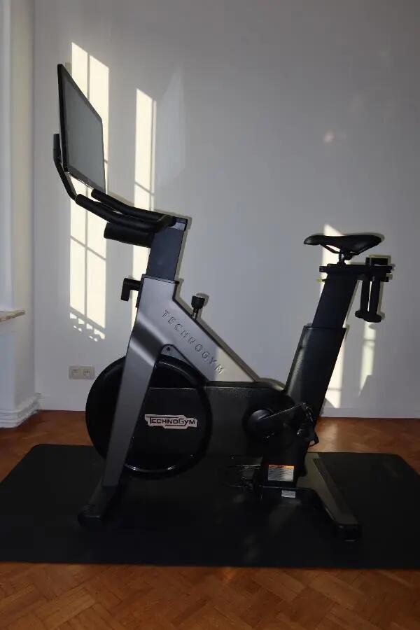 Entre Particuliers - Technogym Bike Interactive Upright 6/7