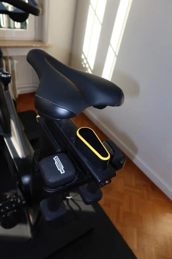 Entre Particuliers - Technogym Bike Interactive Upright 4/7