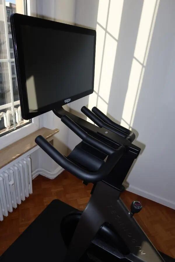 Entre Particuliers - Technogym Bike Interactive Upright 2/7