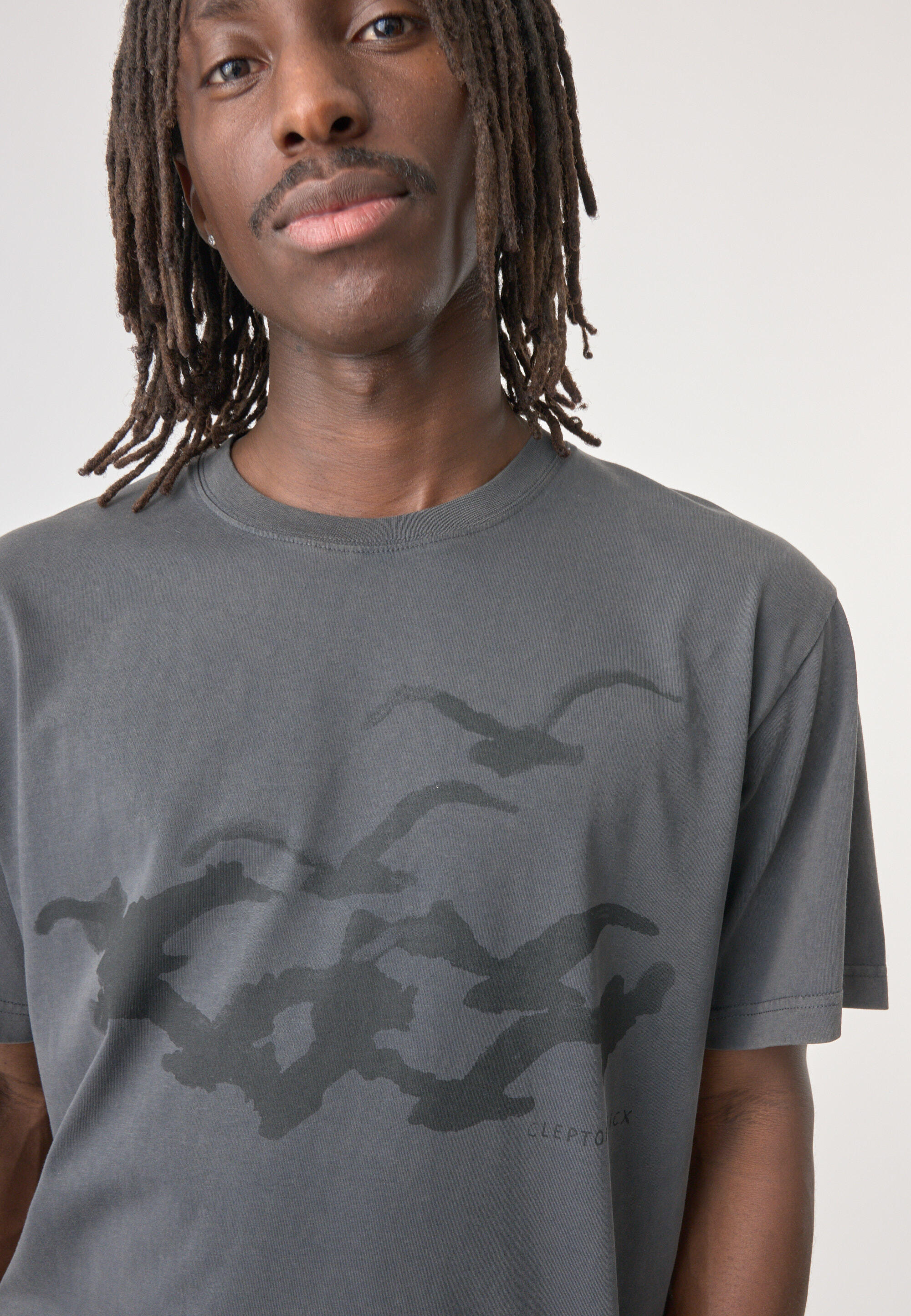T-Shirt mit coolem Frontprint 15/15