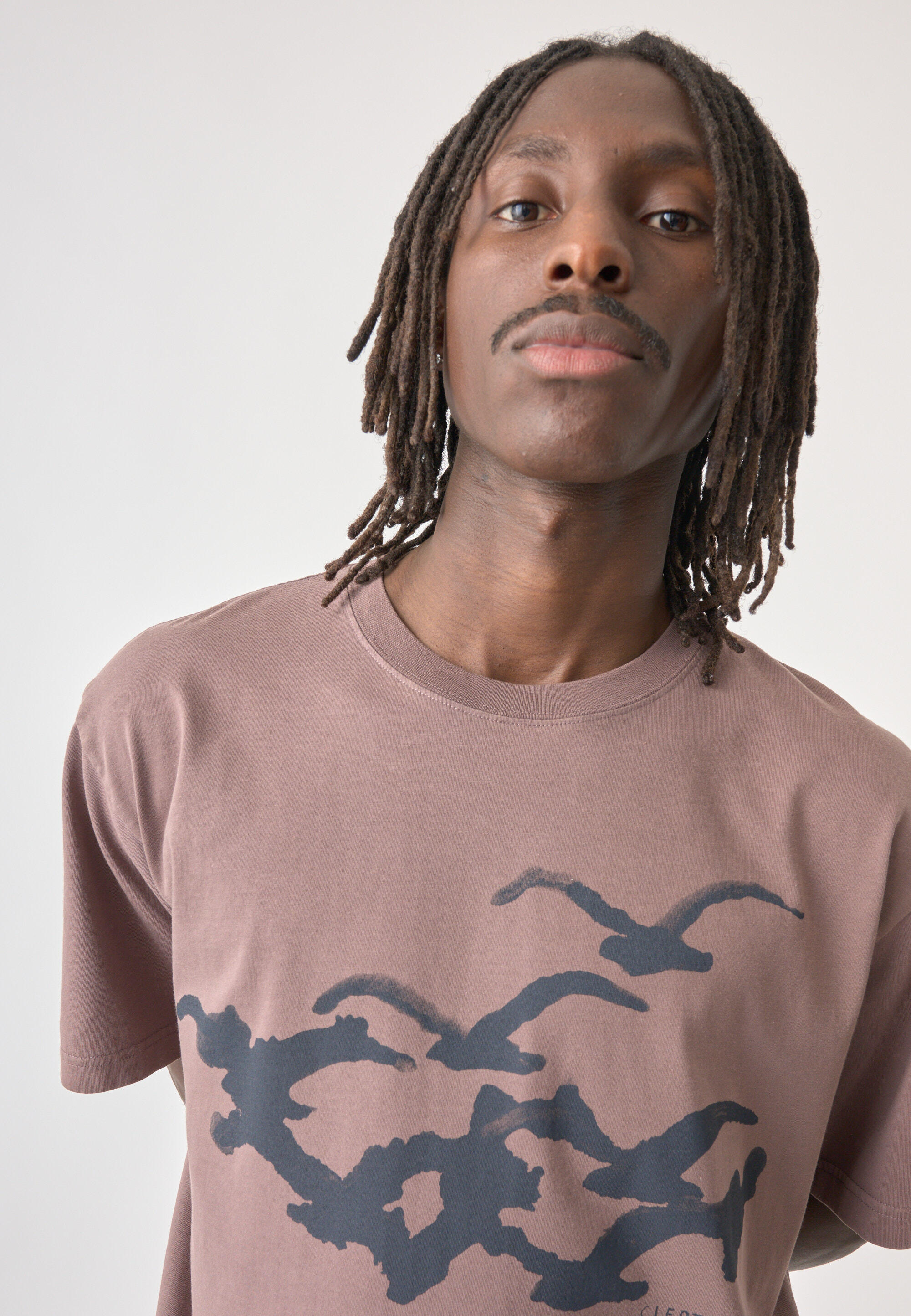 T-Shirt mit coolem Frontprint 15/15