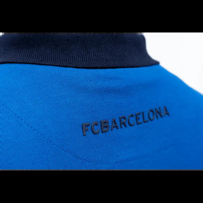 Das T-Shirt mit dem königsblauen Kragen vom Camp Nou 5/7
