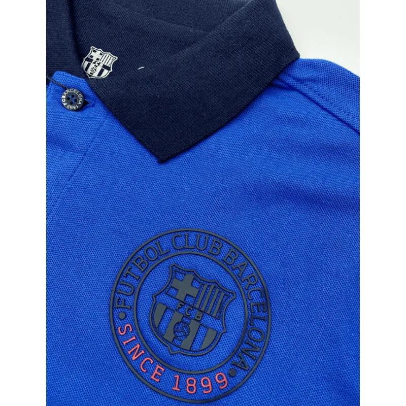 Das T-Shirt mit dem königsblauen Kragen vom Camp Nou 2/7