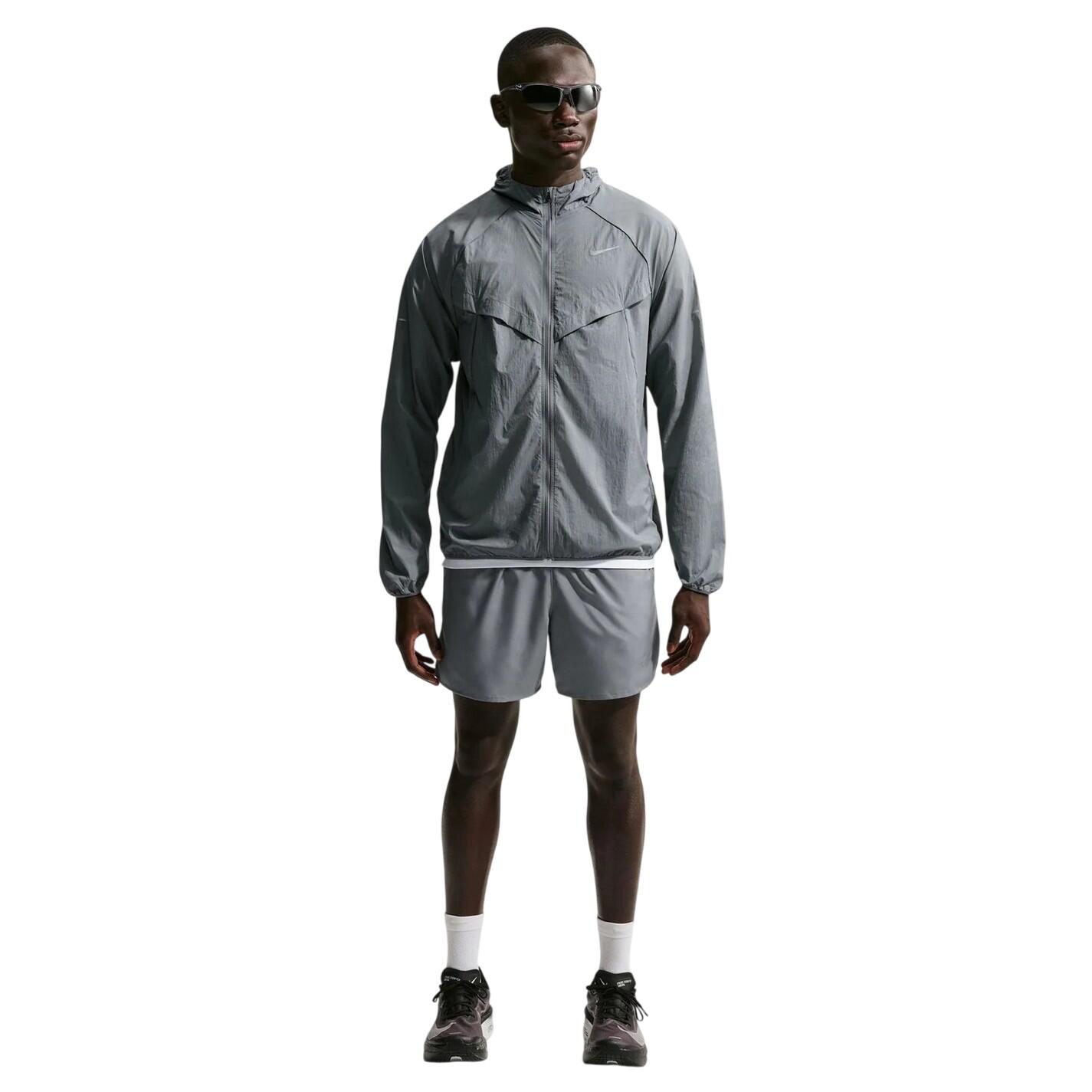 Nike Mens Stride Lightweight Hooded Jacket