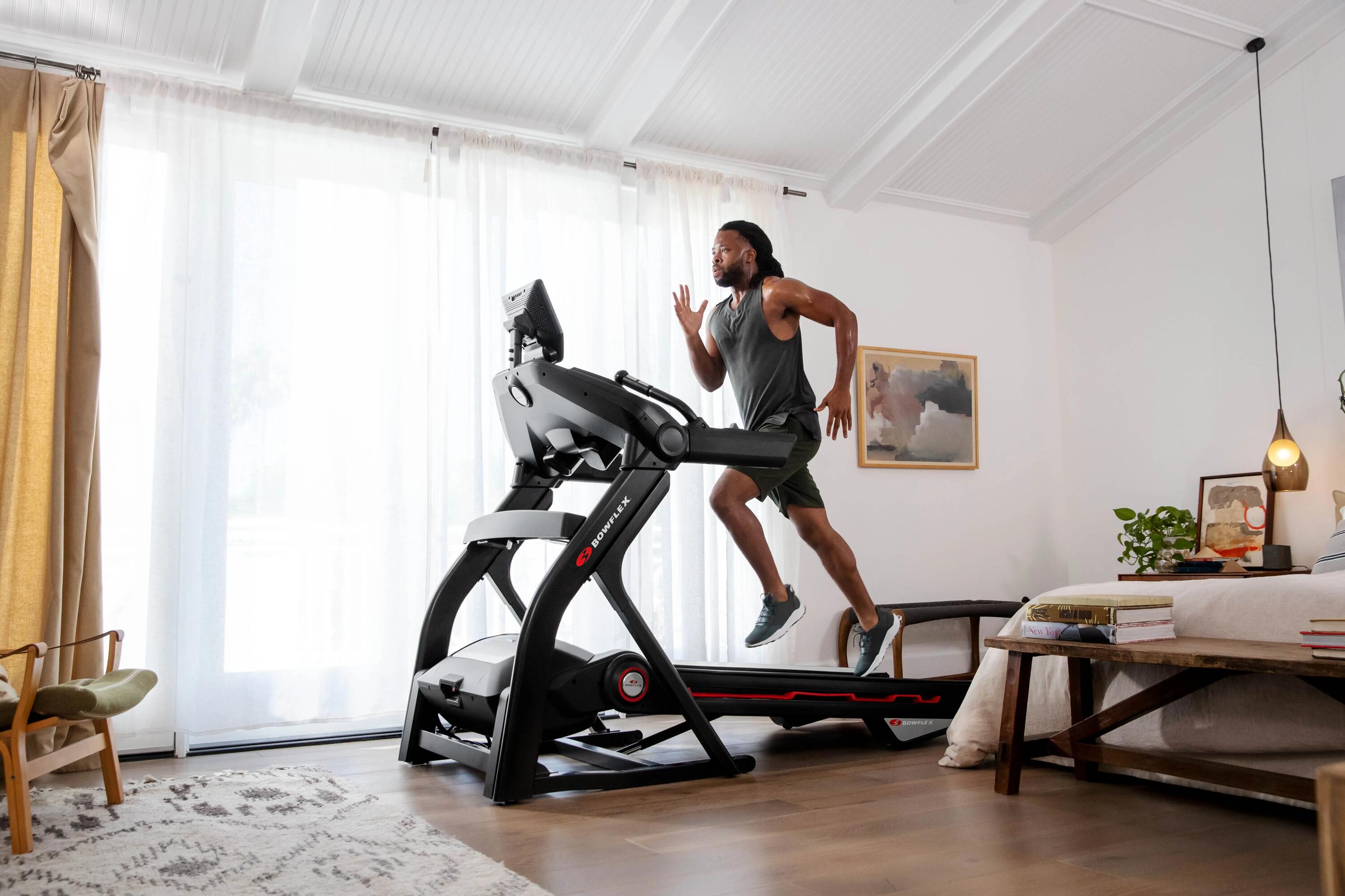 Běžecký pás T25 – 20 km/h, sklon 15 %, 10" HD displej 2/7