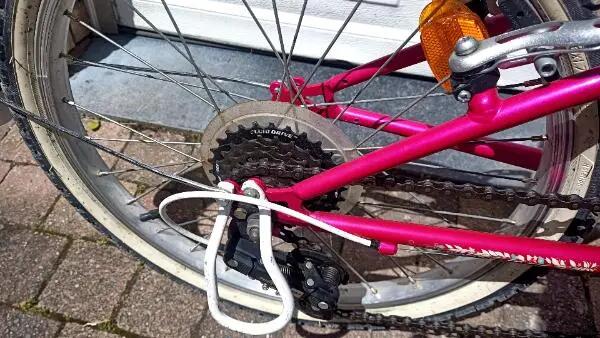 Tussen Particulieren - Roze fiets van 20 inch met 6 versnellingen 3/7