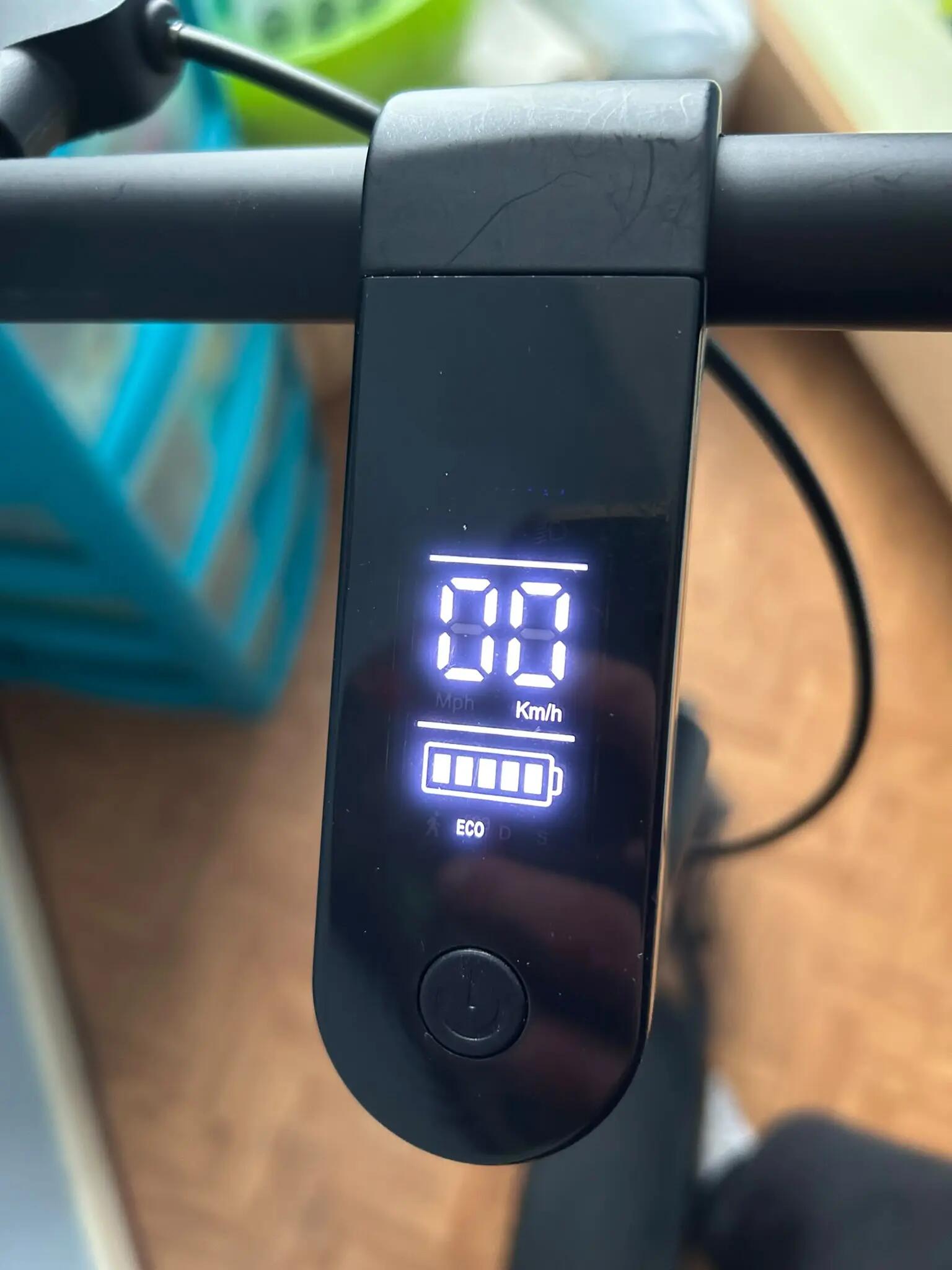 Tussen Particulieren - Trottinette électrique max: 25 km/u 5/7