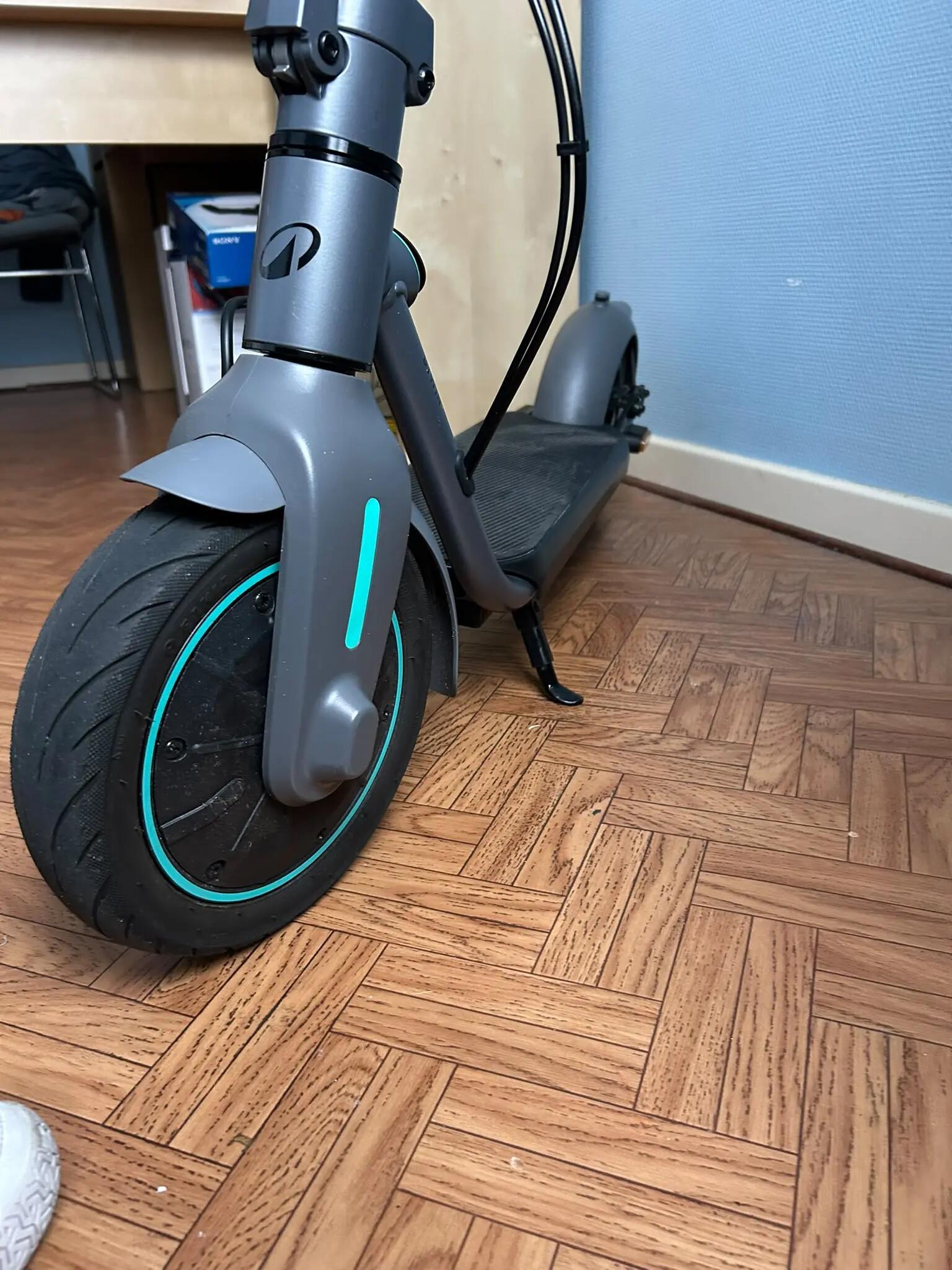 Tussen Particulieren - Trottinette électrique max: 25 km/u 3/7