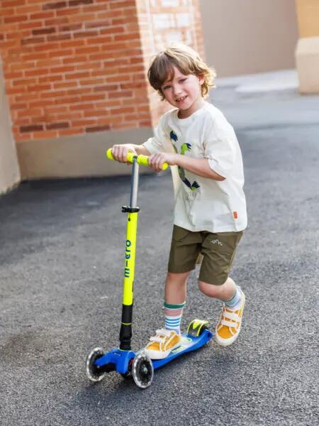 Trotinete Infantil Micro Maxi Deluxe NEON Dobrável LED Azul/Amarelo 2/6