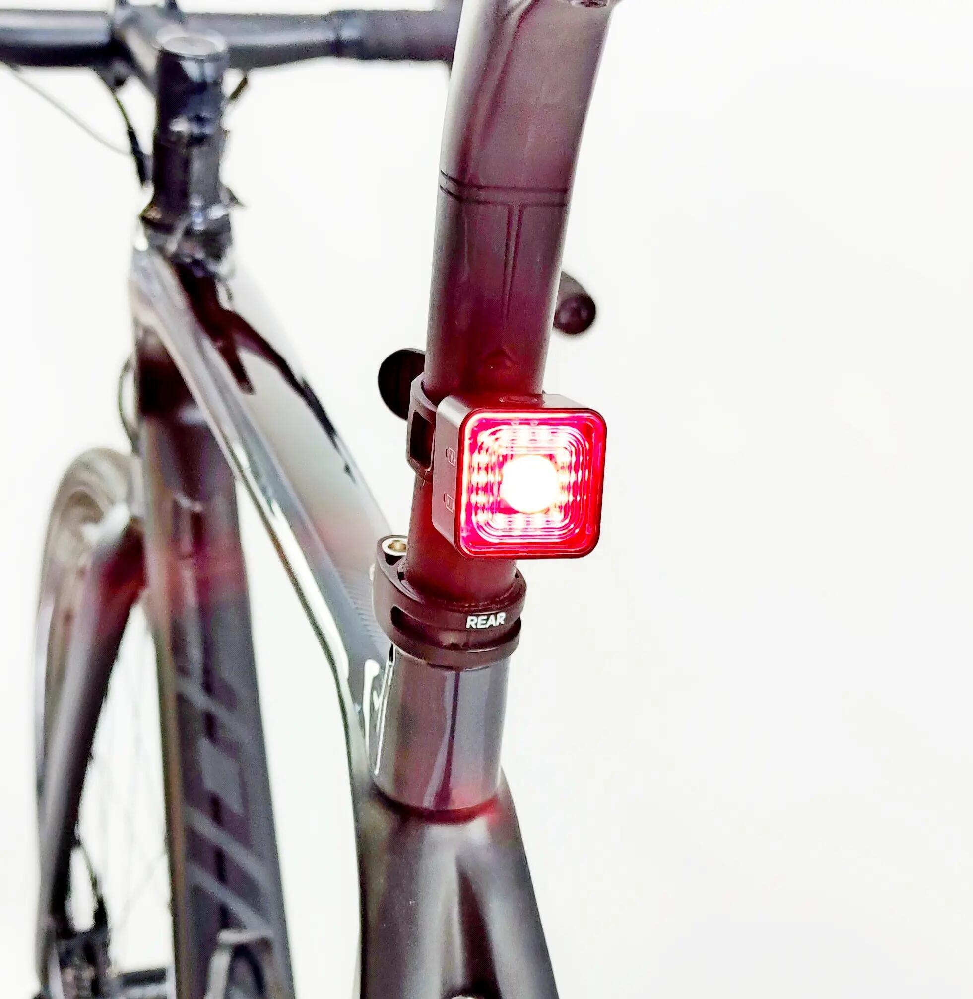 Lampa tył JET AU136R "CUBE" 30-120 lumenów USB 4/5