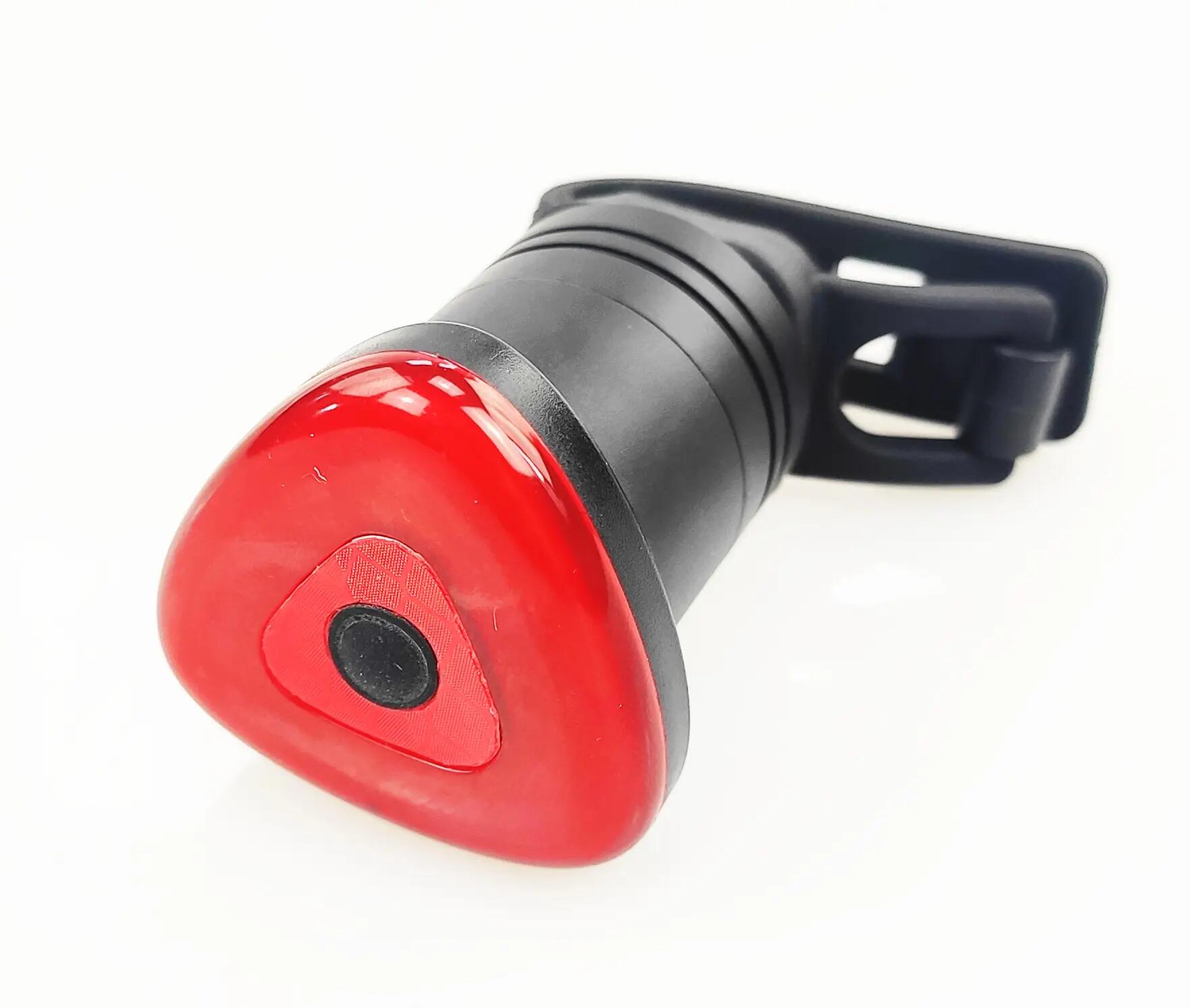 Lampa tył JET  AU135 60 lumenów USB/STOP/AUTO 3/5