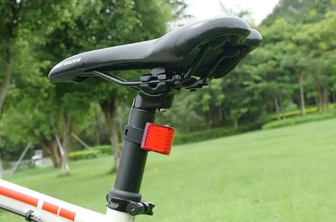 Lampa tył JET M3 120 lumenów USB 320° 4/5
