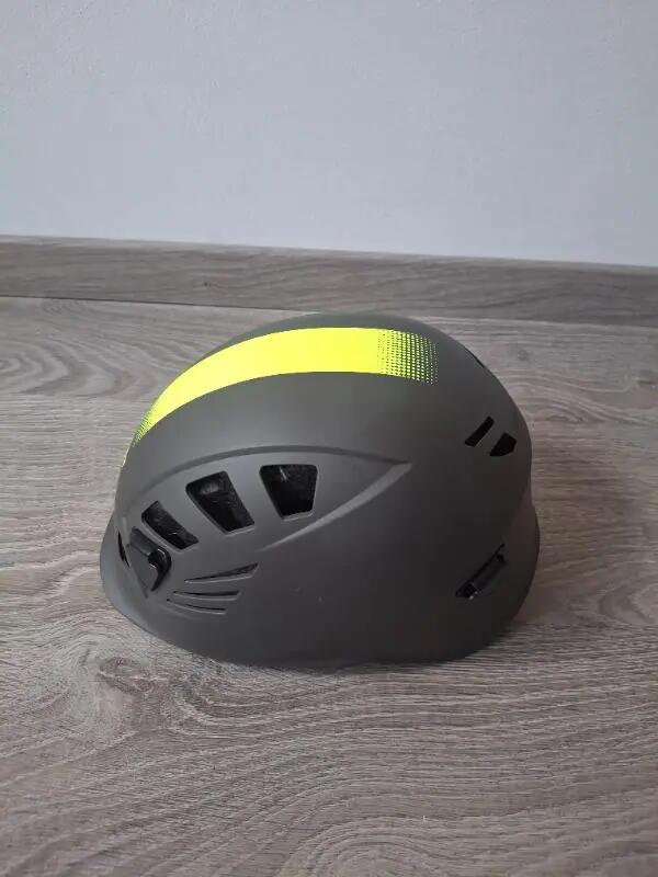 Tussen Particulieren - Helm voor klimmen en canyoning 3/7