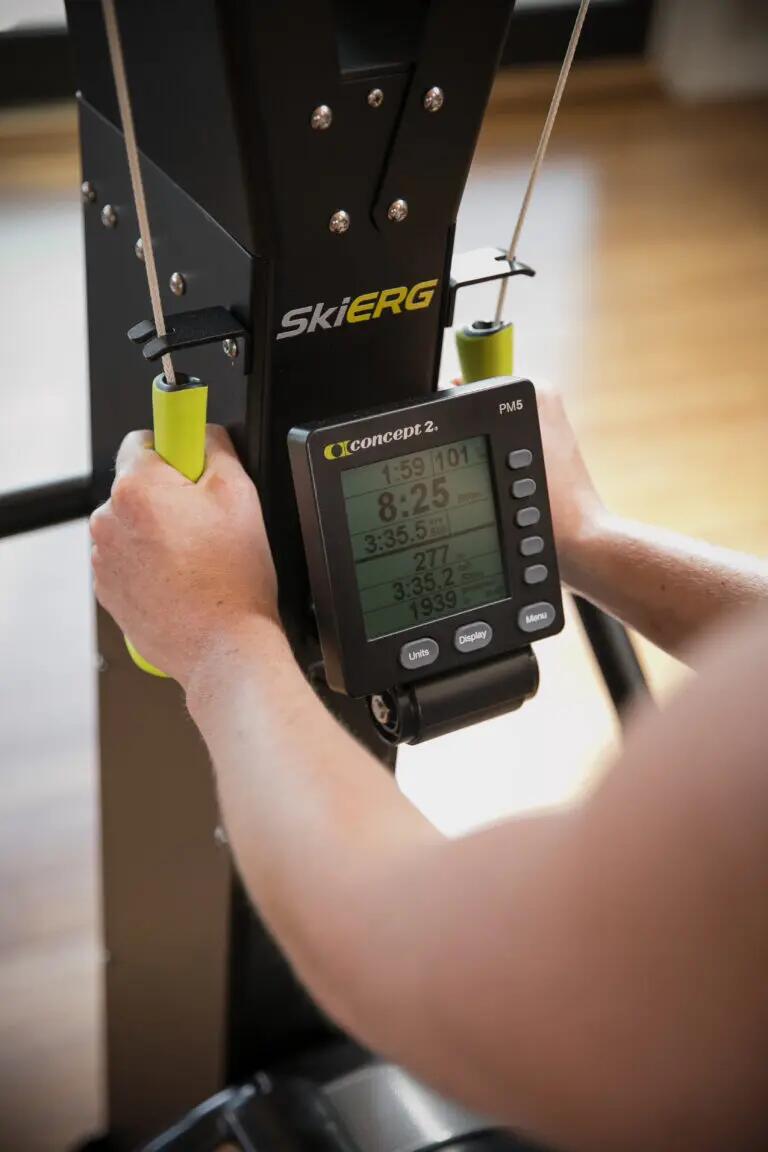 Concept2 SkiErg PM5 com Estrutura de Apoio 4/5