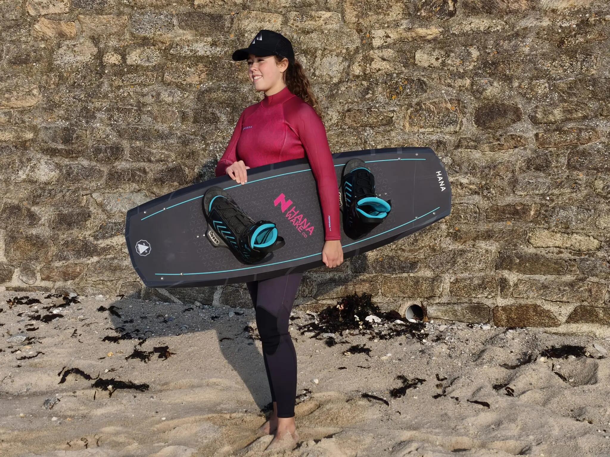 PACK - HANA Wakeboard + 2 bindingen + telefoonhoesje 9/11