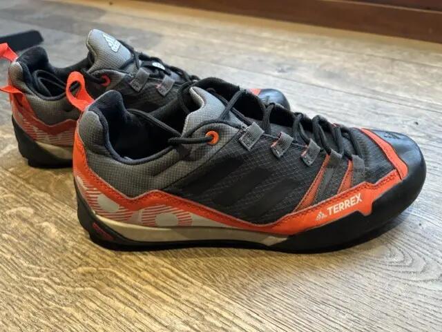 Tussen Particulieren - Adidas Terrex wandelschoenen 1/7