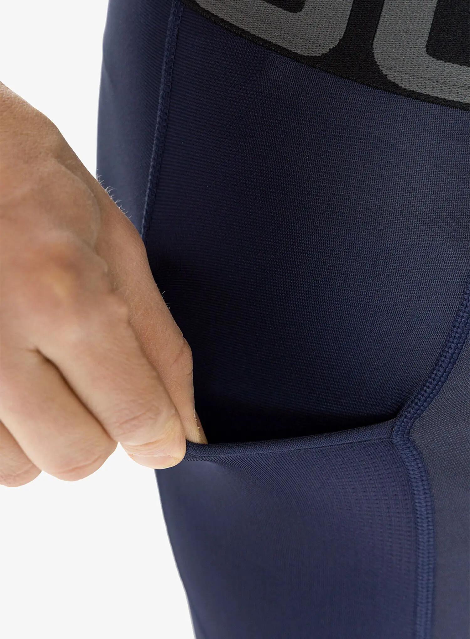 PANTALÓN CORTO UNDER ARMOUR MARINO 6/7