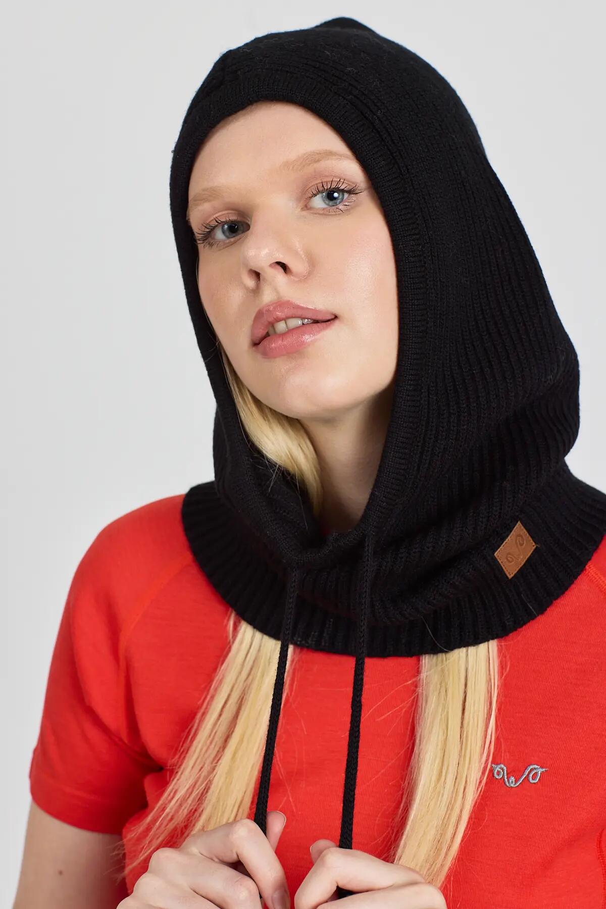 Fjara - Komin z Kapturem z Wełny Merynosów (Unisex) Czarny 2/3