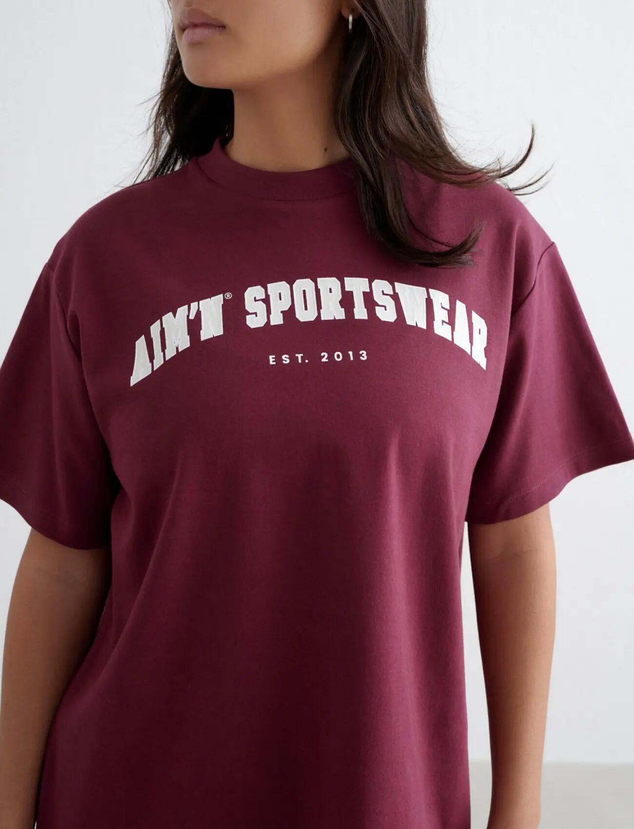 Damen T-Shirt Weit Collegestil Herrenschnitt Burgunderrot 3/5