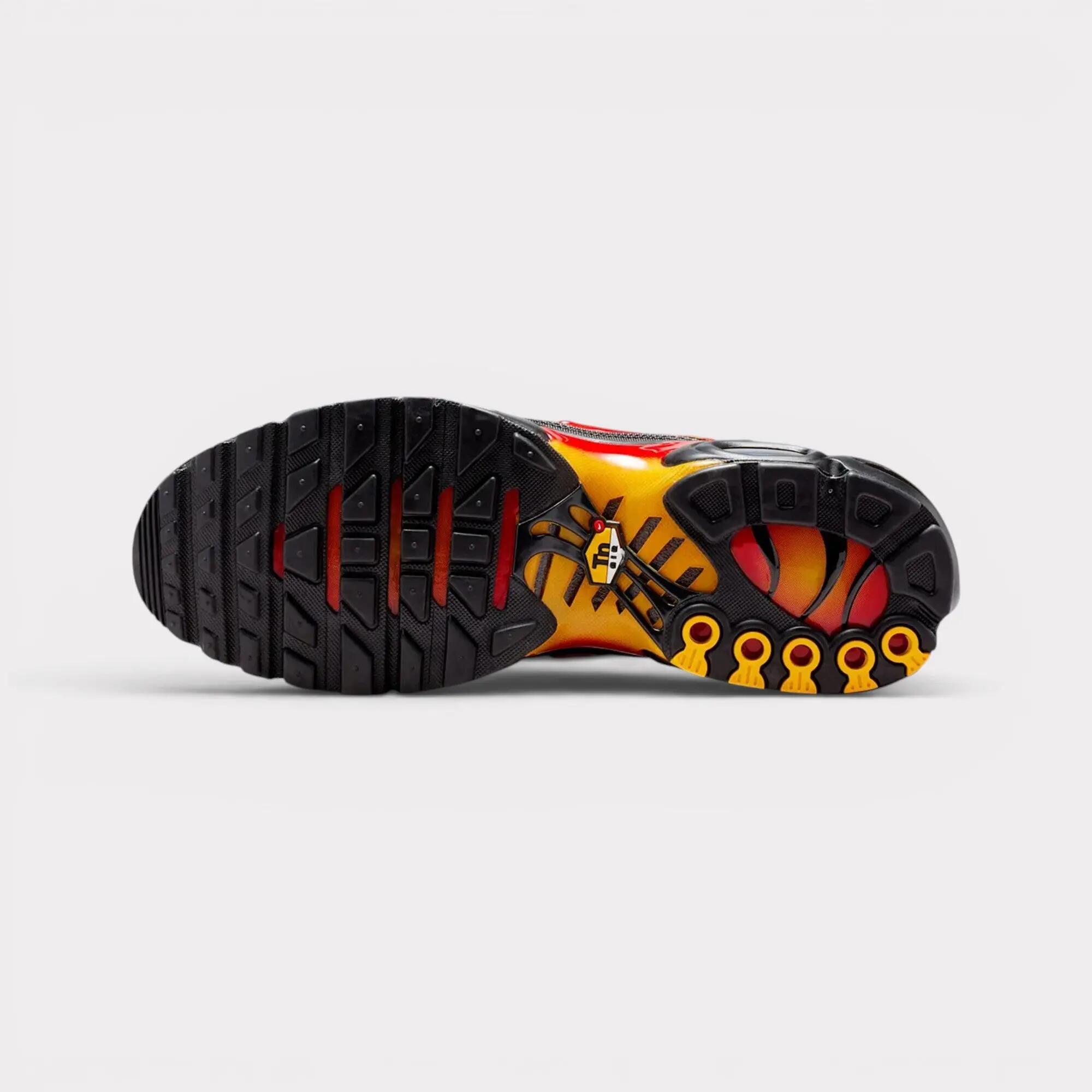 Nike Air Max Plus - Black University Gold 5/7