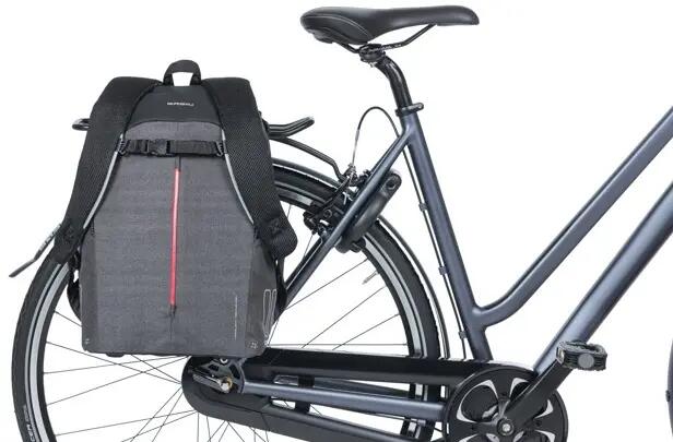 Basil Fahrradrucksack B-Safe Nordlicht schwarz, 26x13x40cm, 13ltr, Damen 3/4