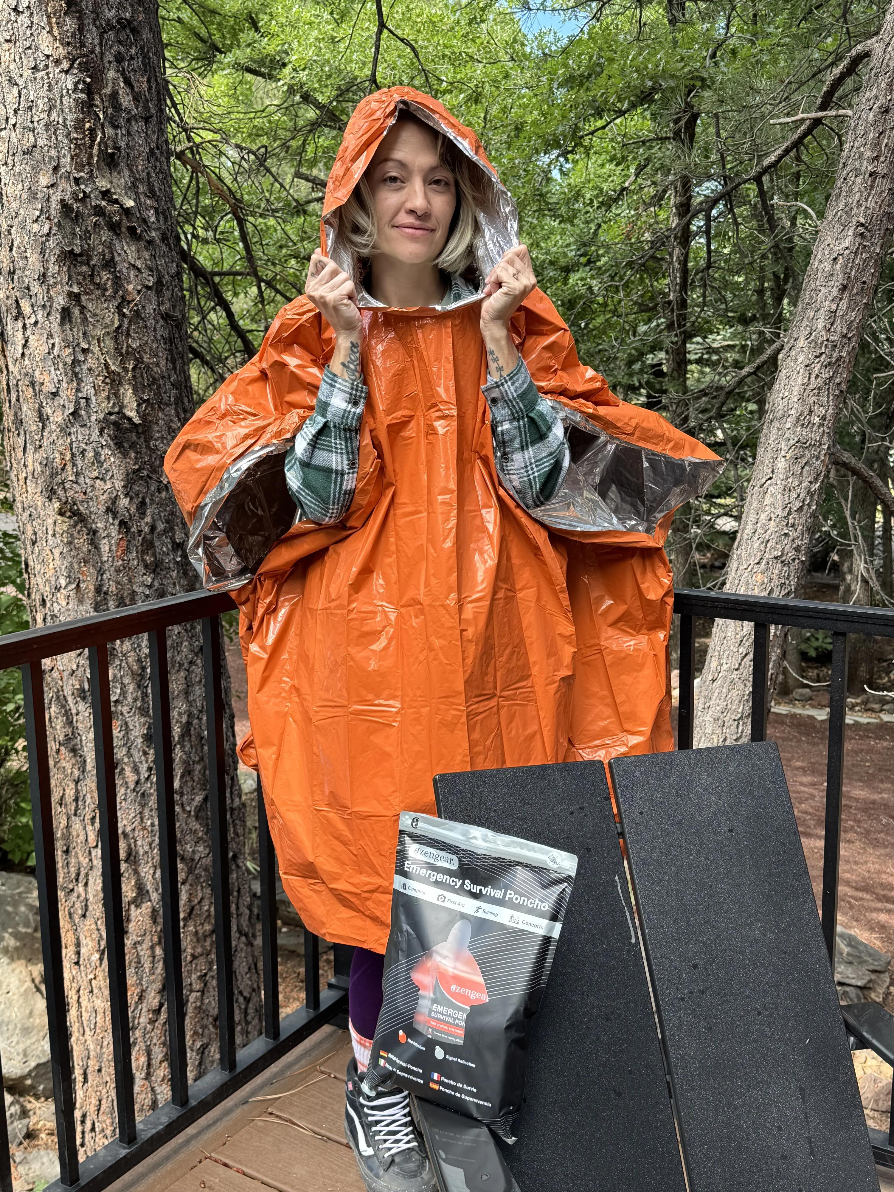 Notfallponcho 4er Pack mit Rettungsdecke, Regenponcho, wasserdicht, wendbar 9/14