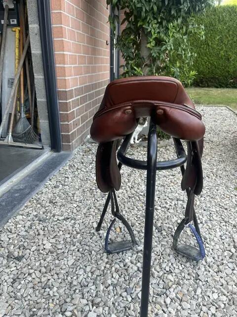 Entre Particuliers - Selle IKONIC brune cuir taille 17 3/5