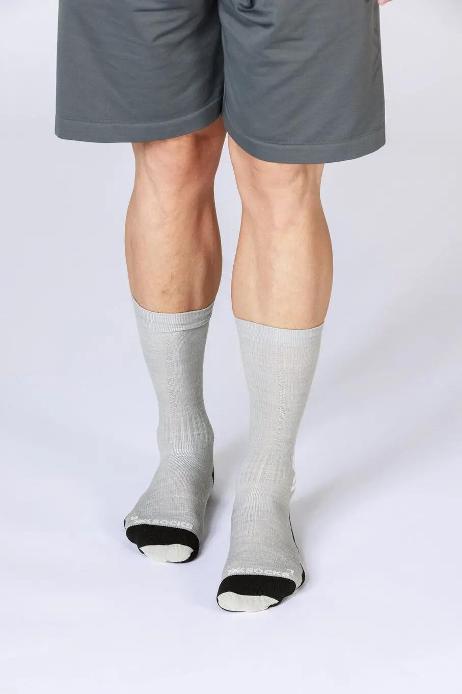 X-Socks Run Discover Merino Crew Socks Grey/Light Sand 2/5