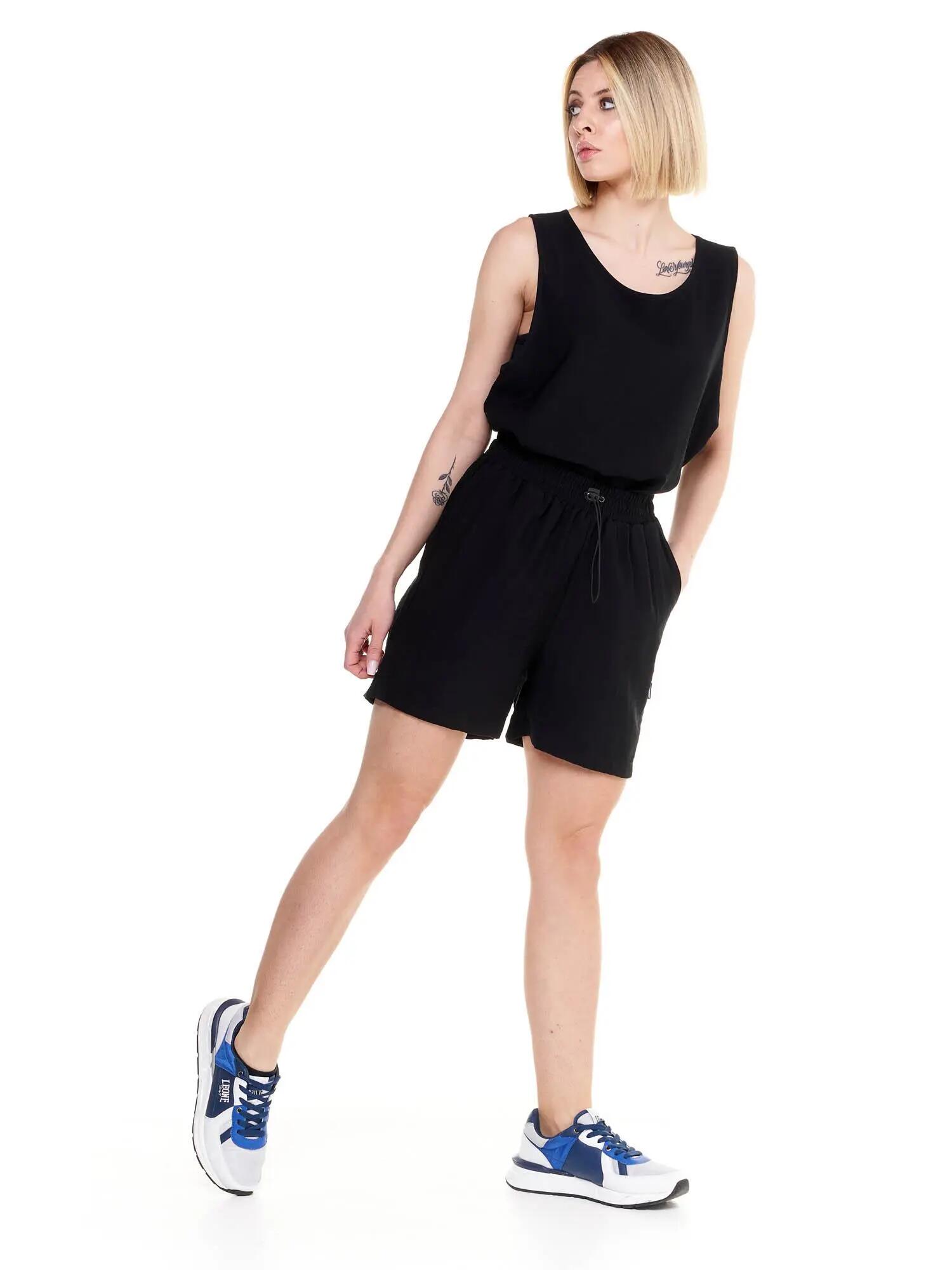 Shorts de cetim femininos brilhantes 3/6