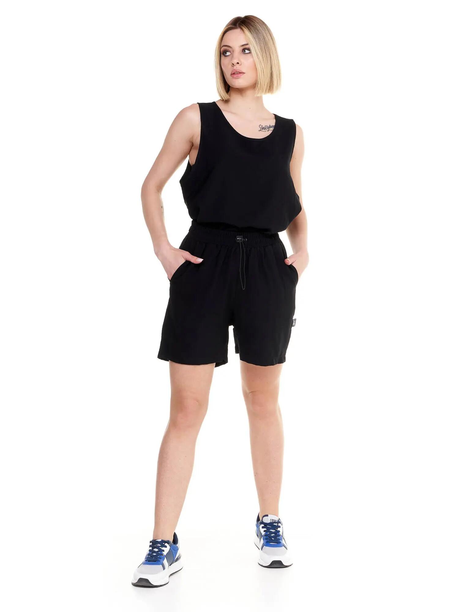 Shorts de cetim femininos brilhantes 2/6