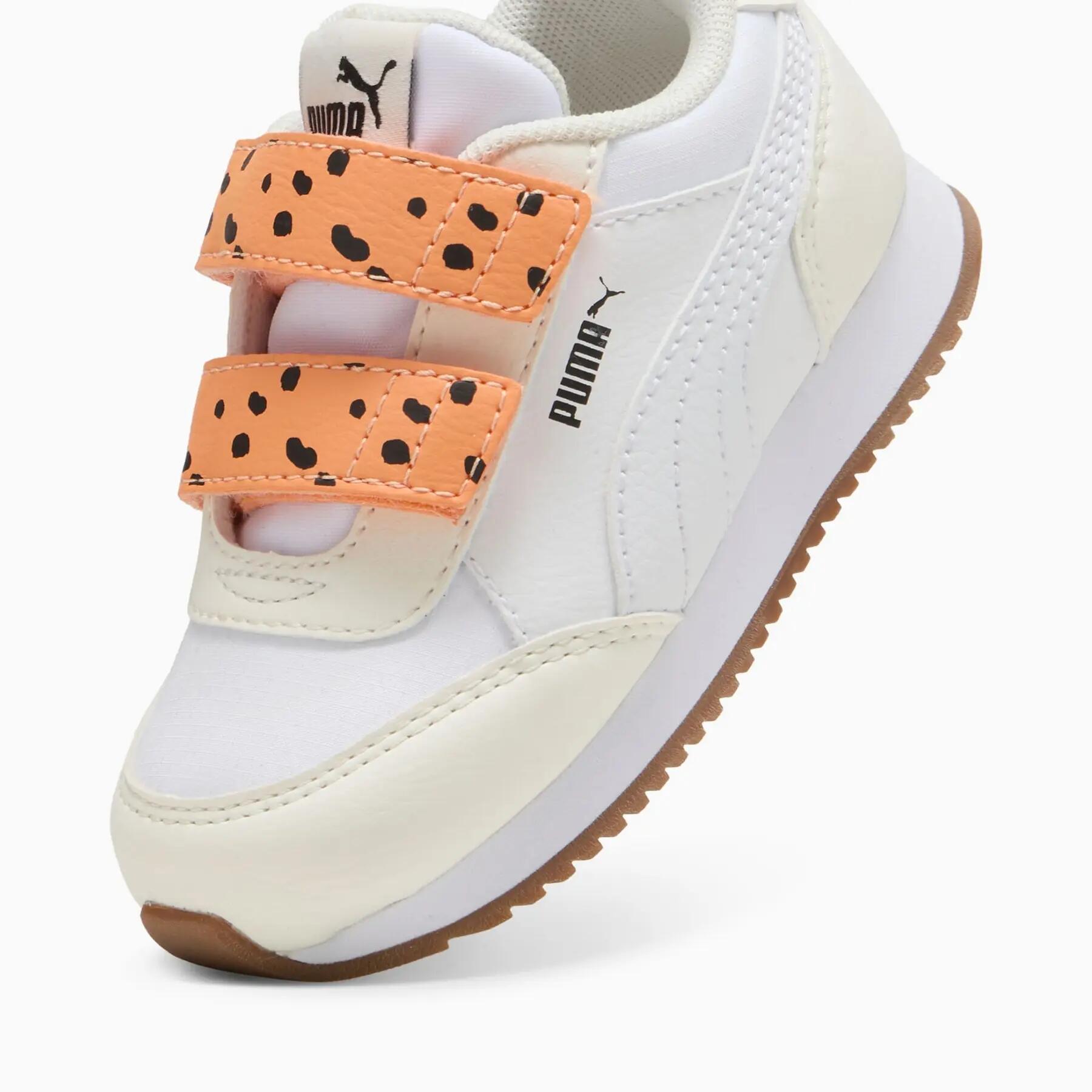 Tênis esportivo infantil Puma ADAPTOR MATCH V INF branco 40149703 tamanho 22 5/6