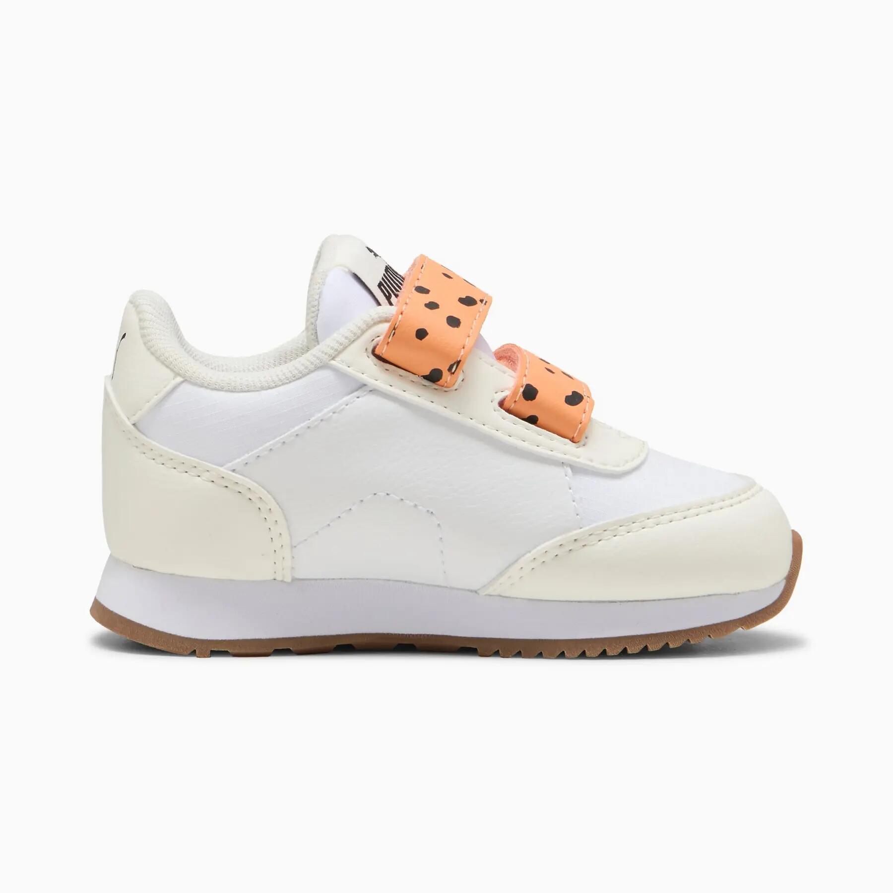 Tênis esportivo infantil Puma ADAPTOR MATCH V INF branco 40149703 tamanho 22 4/6