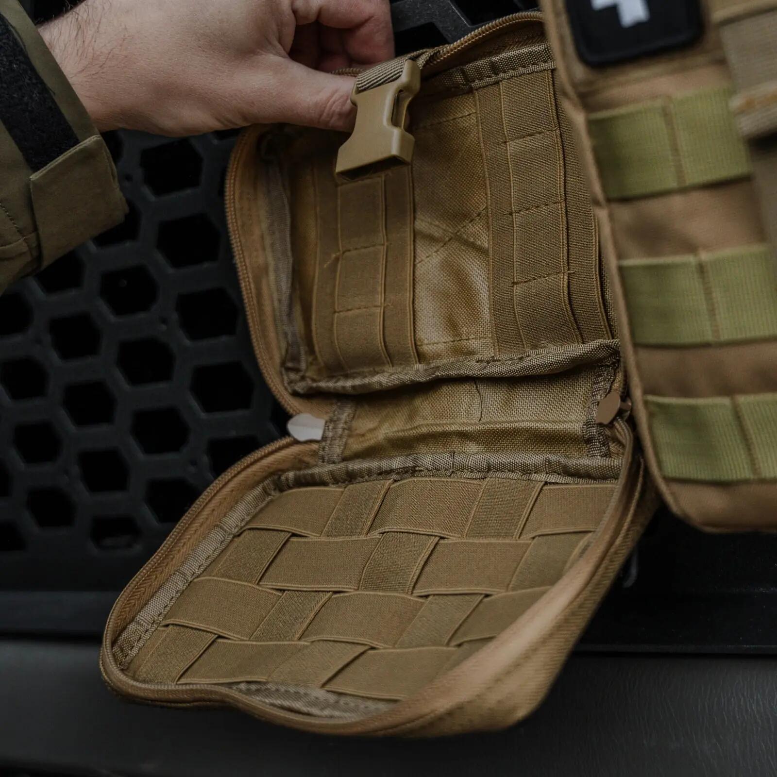 Bolsa tática OFFLANDER Molle com velcro para bateria externa e cabos, preta. 4/6
