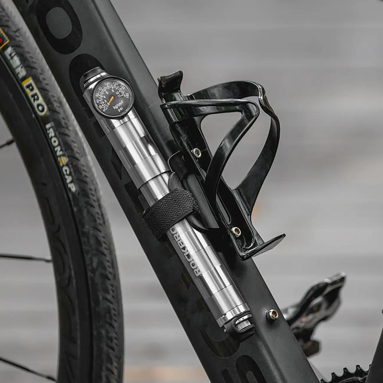 Pompa da bicicletta manuale con manometro 6/7