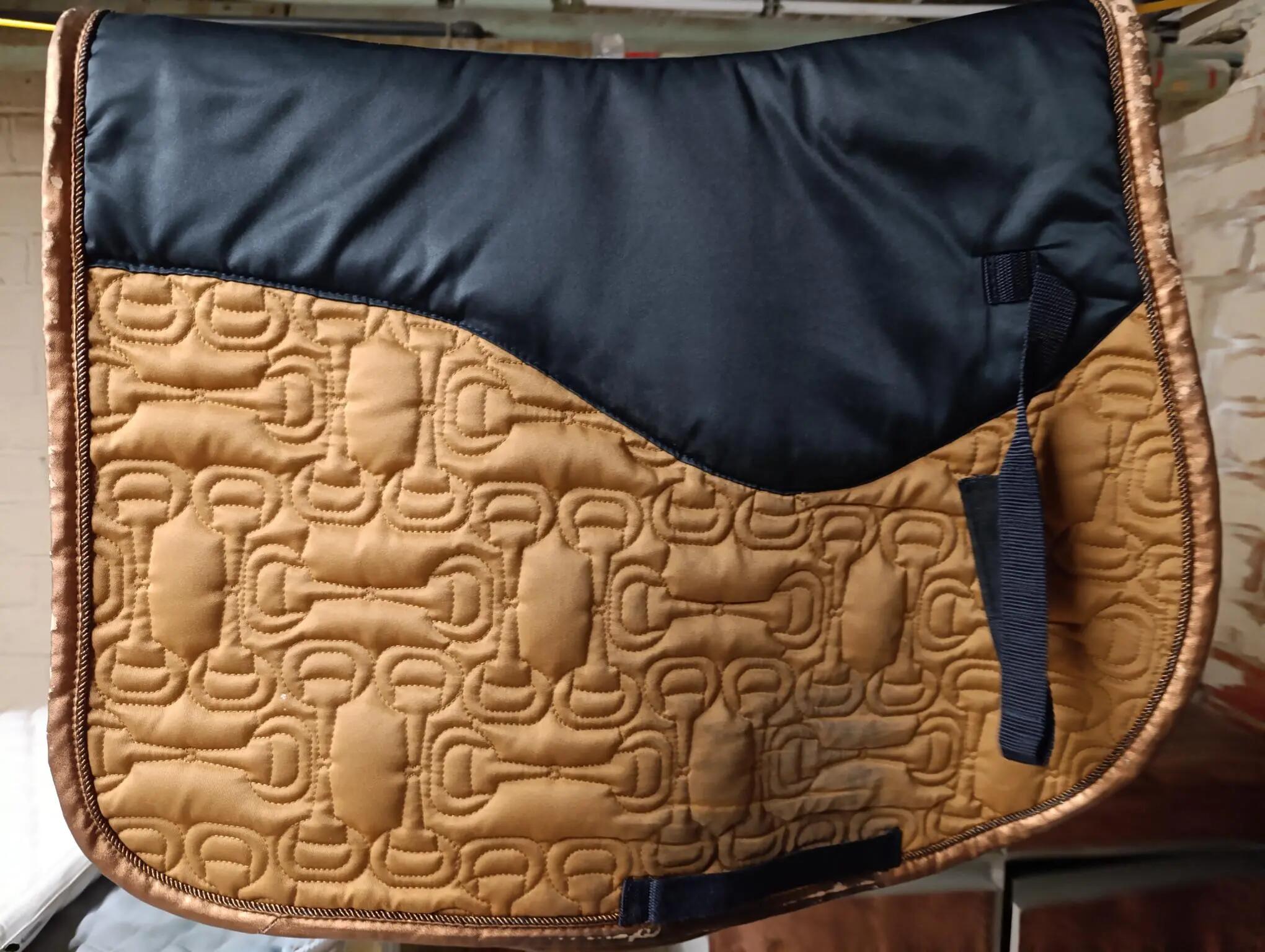 Entre Particuliers - Tapis de selle pour chevaux 2/2