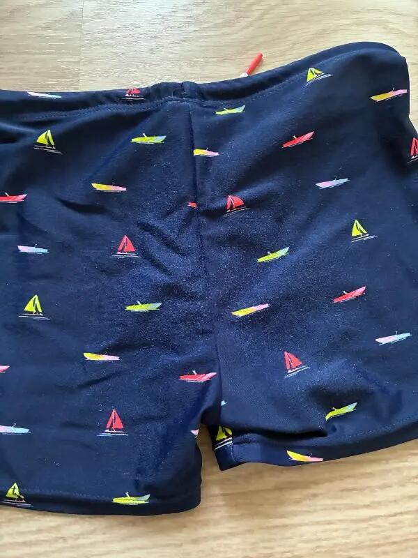 Entre Particuliers - Maillot de bain avec des petits bateaux 2/4