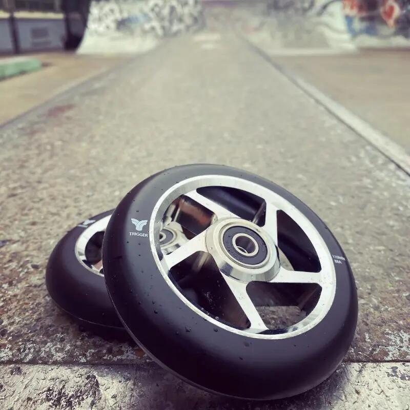 Ruedas Scooter Freestyle Trigger 5 Spokes 110mm 88A Cromo Negro x2 2/3
