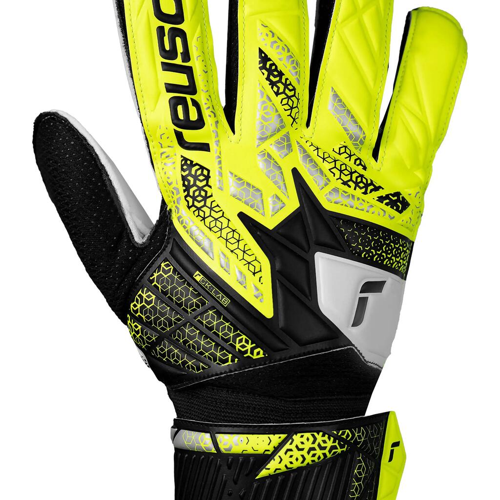 Goalkeeper gloves Reusch Attrakt Solid