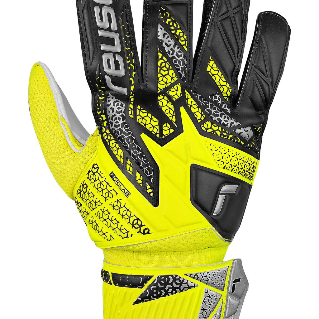 Goalkeeper gloves Reusch Attrakt Solid