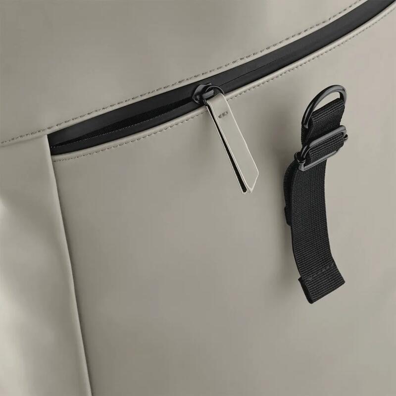 Sac à dos avec rabat roll-top en polyuréthane mat - Clay - One Size
