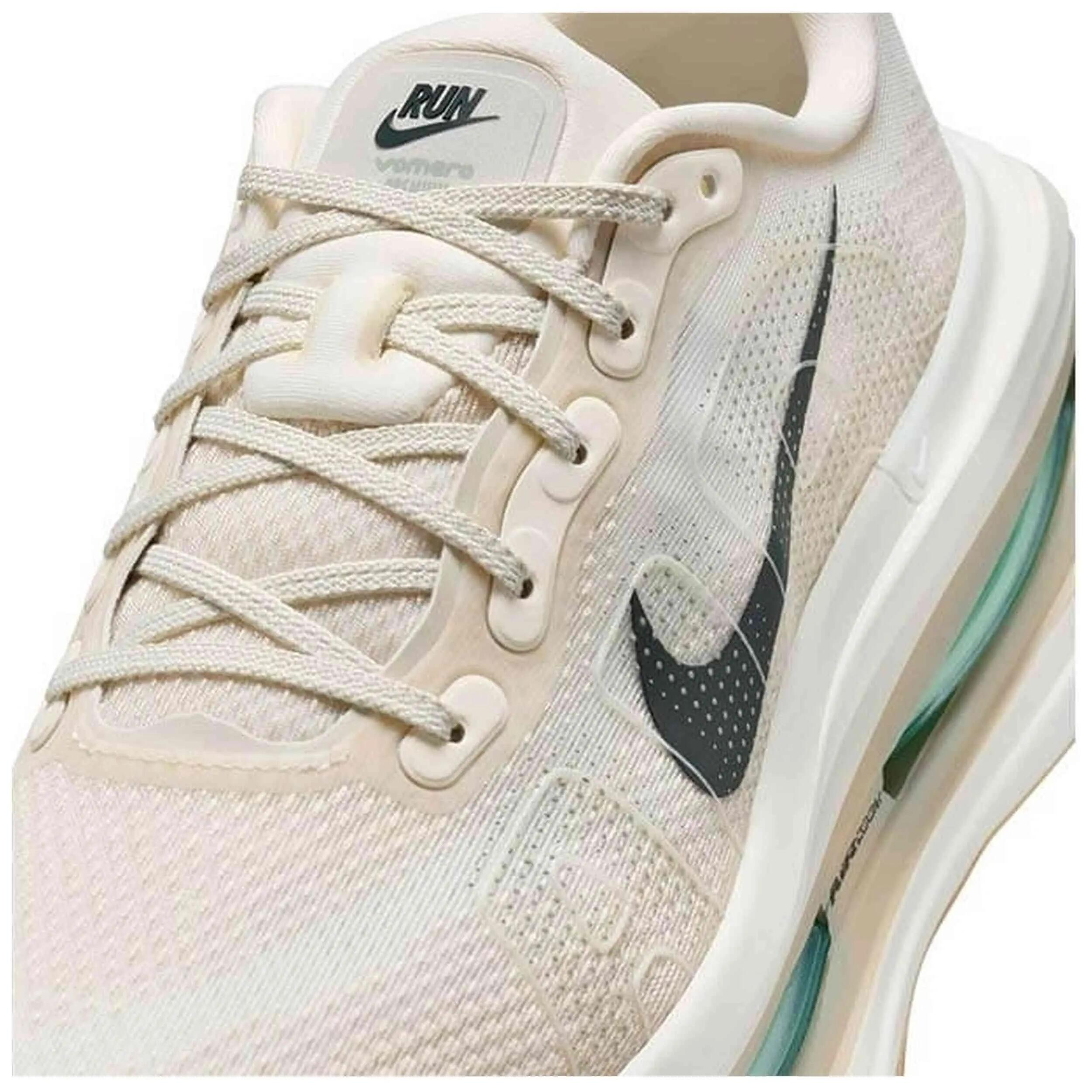 Chaussures de course Nike modèle Nike Vomero Premium "Sanddrift" pour homme 2/5