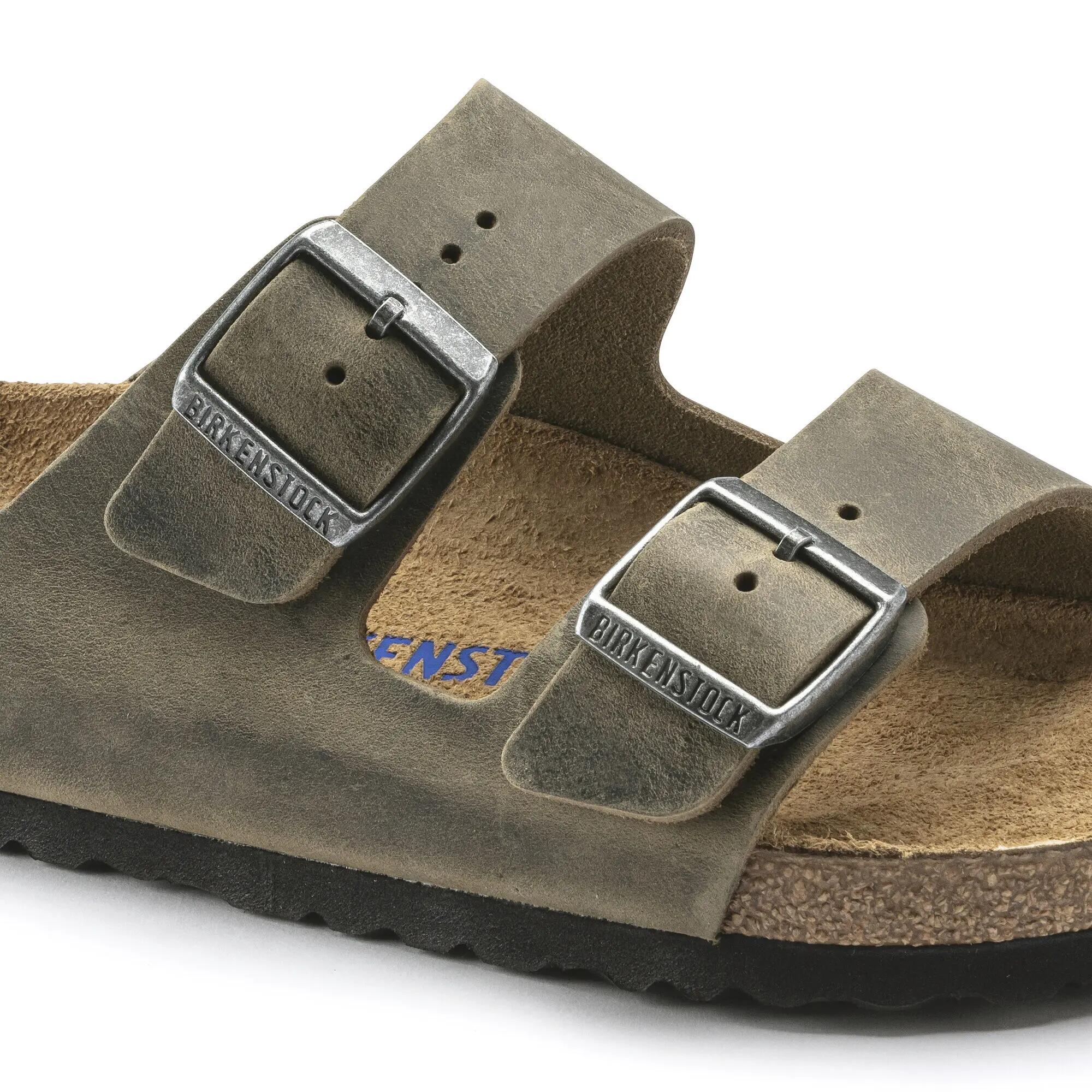 Sandálias femininas Birkenstock Arizona com palmilha macia em couro oleado, verd 8/8